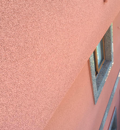 Fassadenschutz mit KliuCork® Deutschland Sprühkork – nachhaltige Korkbeschichtung als langlebige Korkfarbe für Außenwände.