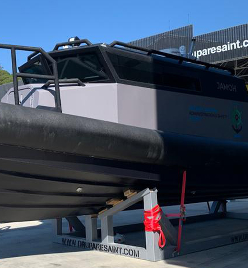 Natürlicher Schutz für Boote mit KliuCork® Deutschland – rutschfeste Korkbeschichtung und Korkfarbe auf Decks durch Sprühkork.
