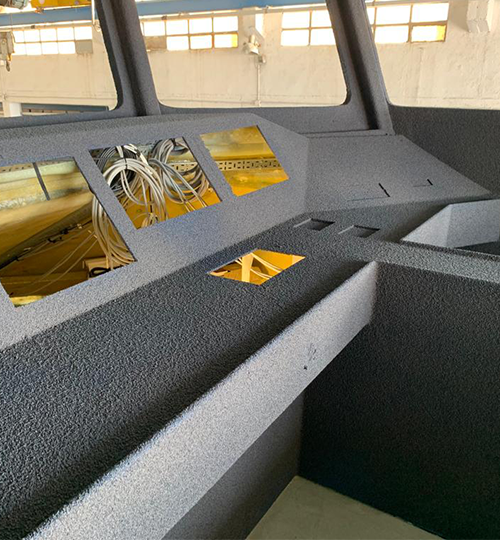 Natürlicher Schutz für Boote mit KliuCork® Deutschland – rutschfeste Korkbeschichtung und Korkfarbe auf Decks durch Sprühkork.