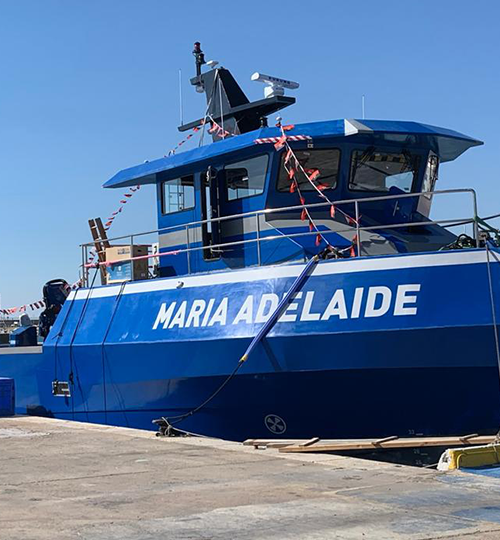 Natürlicher Schutz für Boote mit KliuCork® Deutschland – rutschfeste Korkbeschichtung und Korkfarbe auf Decks durch Sprühkork.