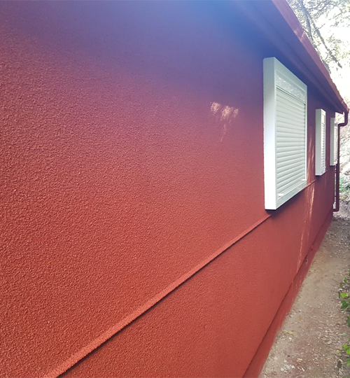Fassadenschutz mit KliuCork® Deutschland Sprühkork – nachhaltige Korkbeschichtung als langlebige Korkfarbe für Außenwände.