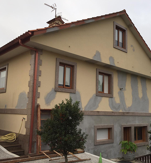 Fassadenschutz mit KliuCork® Deutschland Sprühkork – nachhaltige Korkbeschichtung als langlebige Korkfarbe für Außenwände.