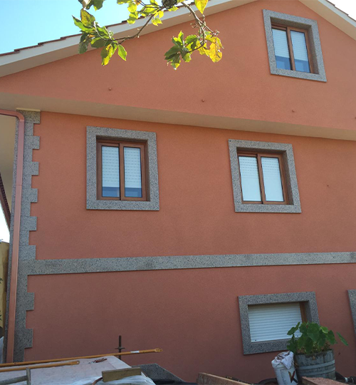 Fassadenschutz mit KliuCork® Deutschland Sprühkork – nachhaltige Korkbeschichtung als langlebige Korkfarbe für Außenwände.